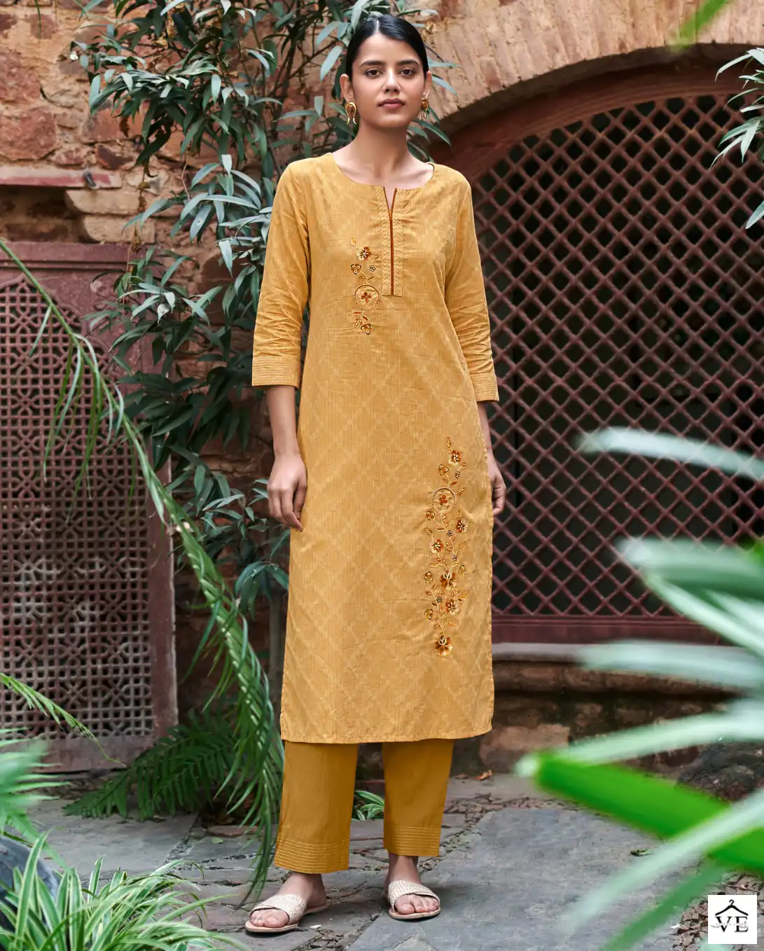 Four Buttons Raabta Pure Cotton Wholesale Kurti Pant Catalog — Wholesale Kurtis, MPA wholesale from Surat — view 1