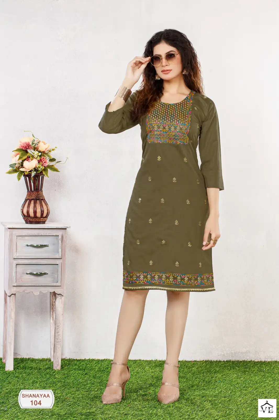 Banwery Shanayaa Heavy Chanderi Silk Wholesale Kurti Catalog — Wholesale Kurtis, Banwery wholesale from Surat - Gallery Image 6