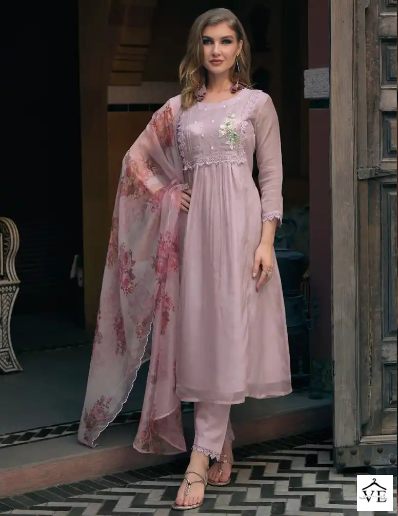 Zaveri Alaya Heavy Organza Wholesale Readymade Suits Catalog — Wholesale Salwar Suits, MPA wholesale from Surat — view 1