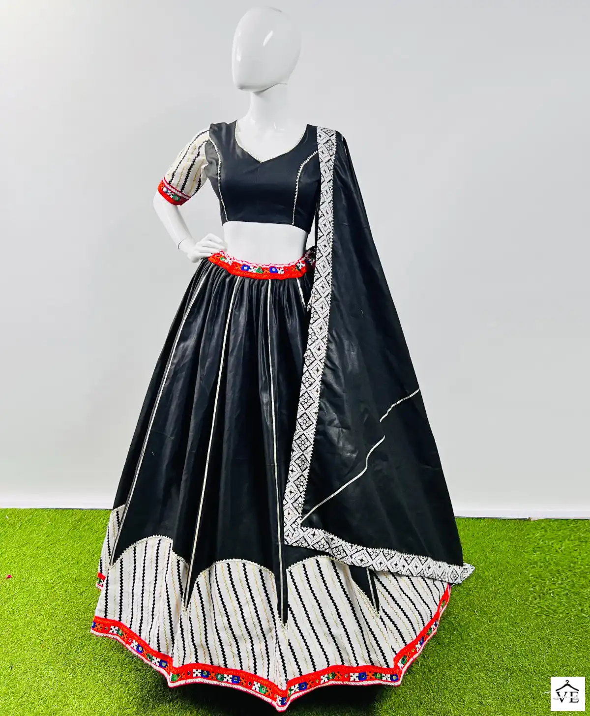 Aawiya Awy-7037Pure Cotton Silk Wholesale Navratri Lehenga Choli