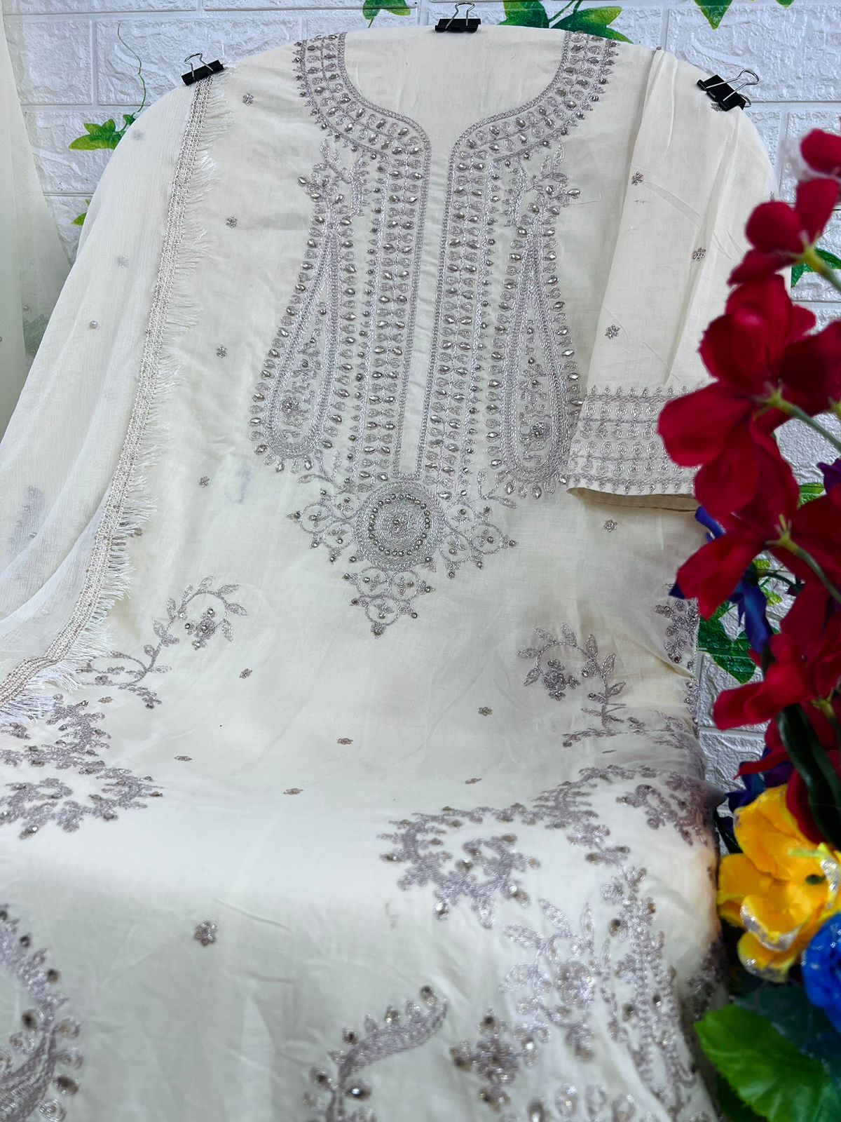 Serene S 170 Lawn Cotton Wholesale Pakistani Salwar Suit Catalog — Wholesale Salwar Suits, MPA wholesale from Surat — view 4