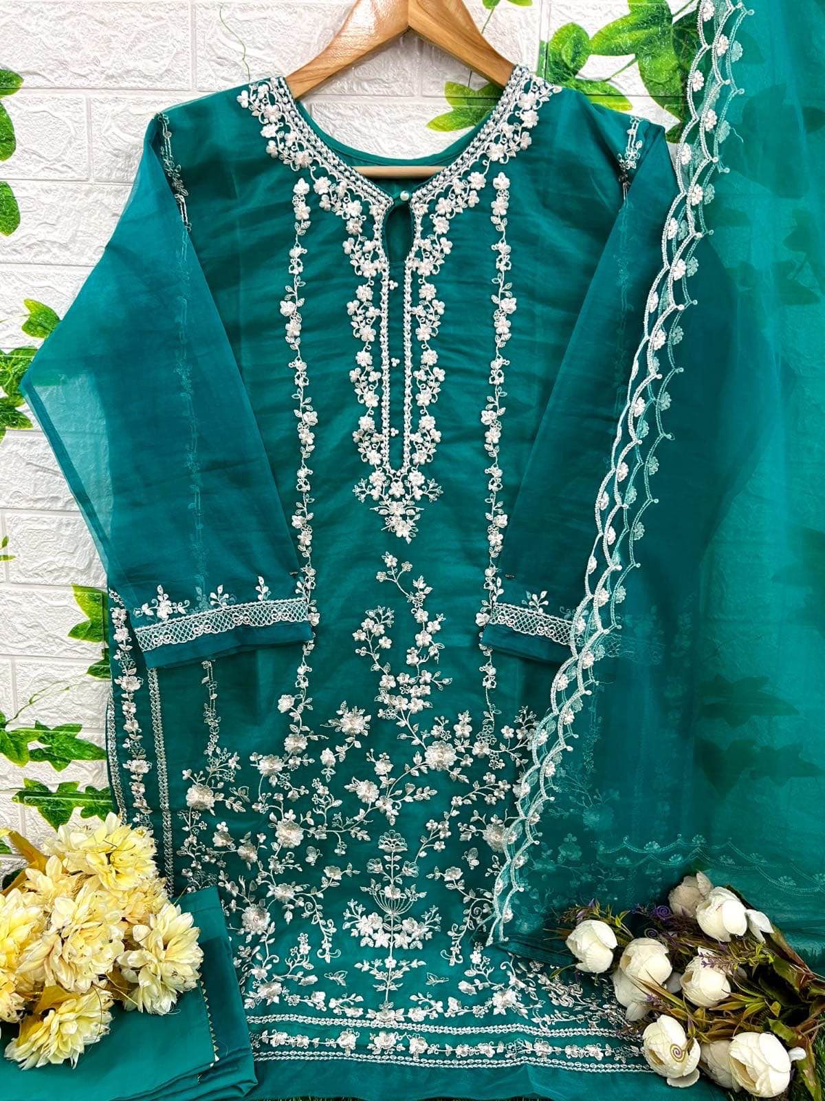 Zarqash Z 142 Georgette Wholesale Pakistani Readymade Salwar Suit Catalog — Wholesale Salwar Suits, MPA wholesale from Surat - Gallery Image 4