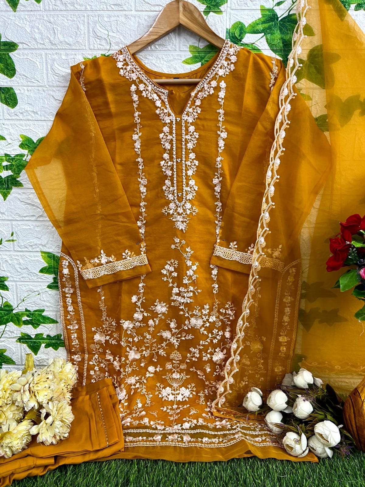 Zarqash Z 142 Georgette Wholesale Pakistani Readymade Salwar Suit Catalog — Wholesale Salwar Suits, MPA wholesale from Surat - Gallery Image 6