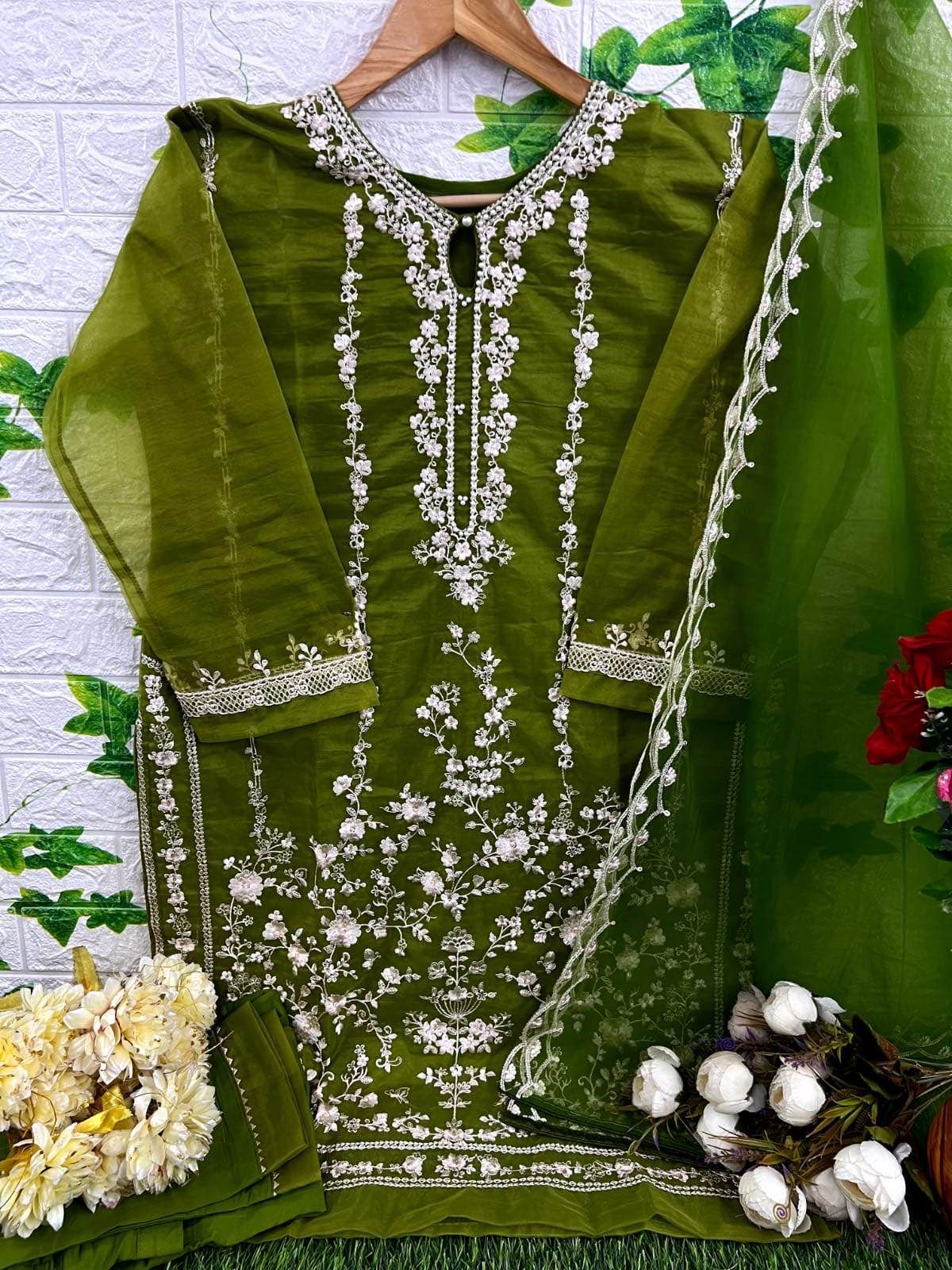 Zarqash Z 142 Georgette Wholesale Pakistani Readymade Salwar Suit Catalog — Wholesale Salwar Suits, MPA wholesale from Surat - Gallery Image 8