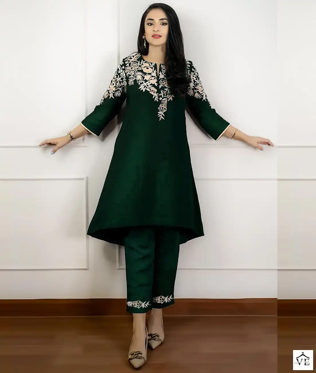 Shree Fabs V 1170 9000 Velvet Wholesale Readymade Pakistani Winter Kurti With Pant Catalog — Wholesale Kurtis, Shree Fabs wholesale from Surat — view 1