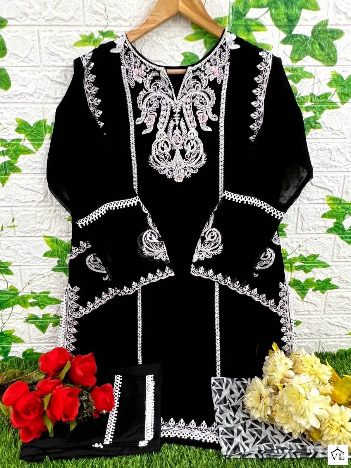 Zarqash Z 136 Faux Georgette Wholesale Designer Pakistani Readymade Salwar Suit Catalog — Wholesale Salwar Suits, MPA wholesale from Surat - Gallery Image 3