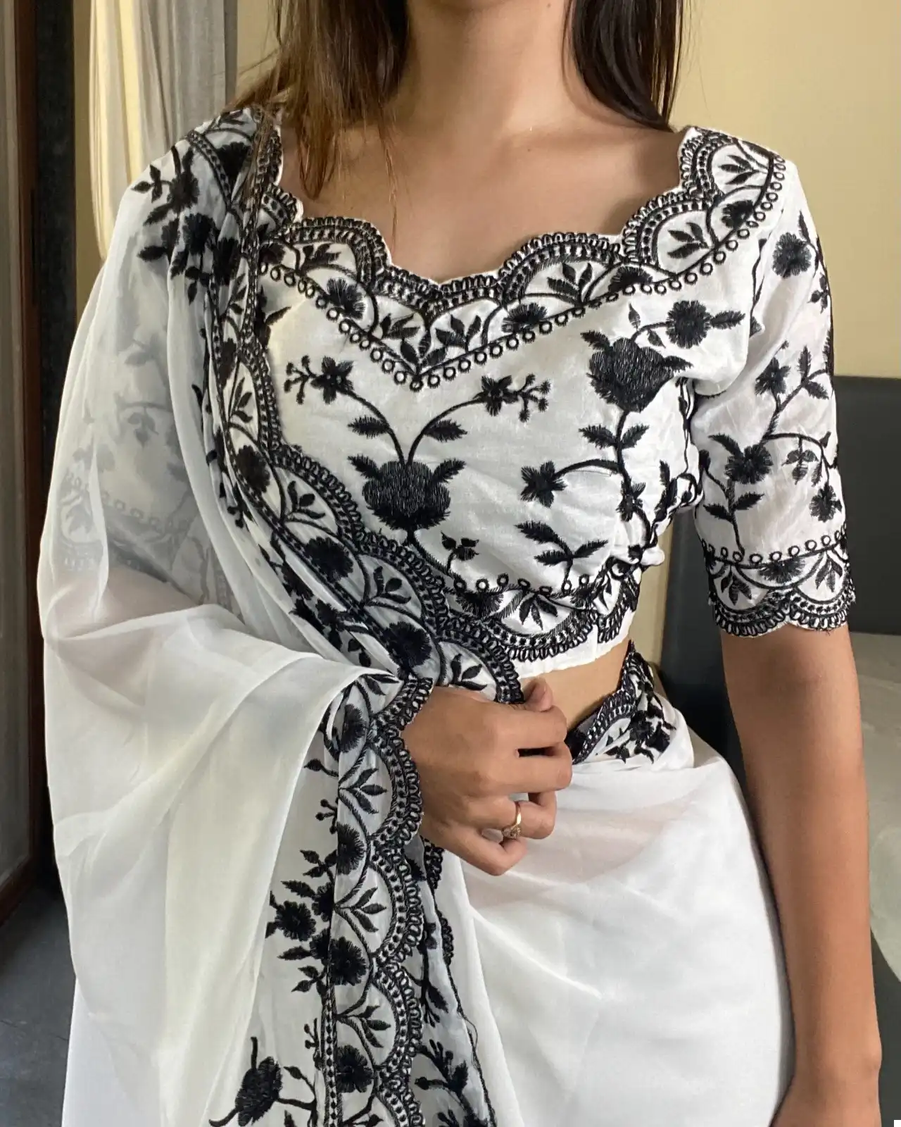 VE BT-365 Heavy Soft Georgette Wholesale Fancy Saree - Image 3