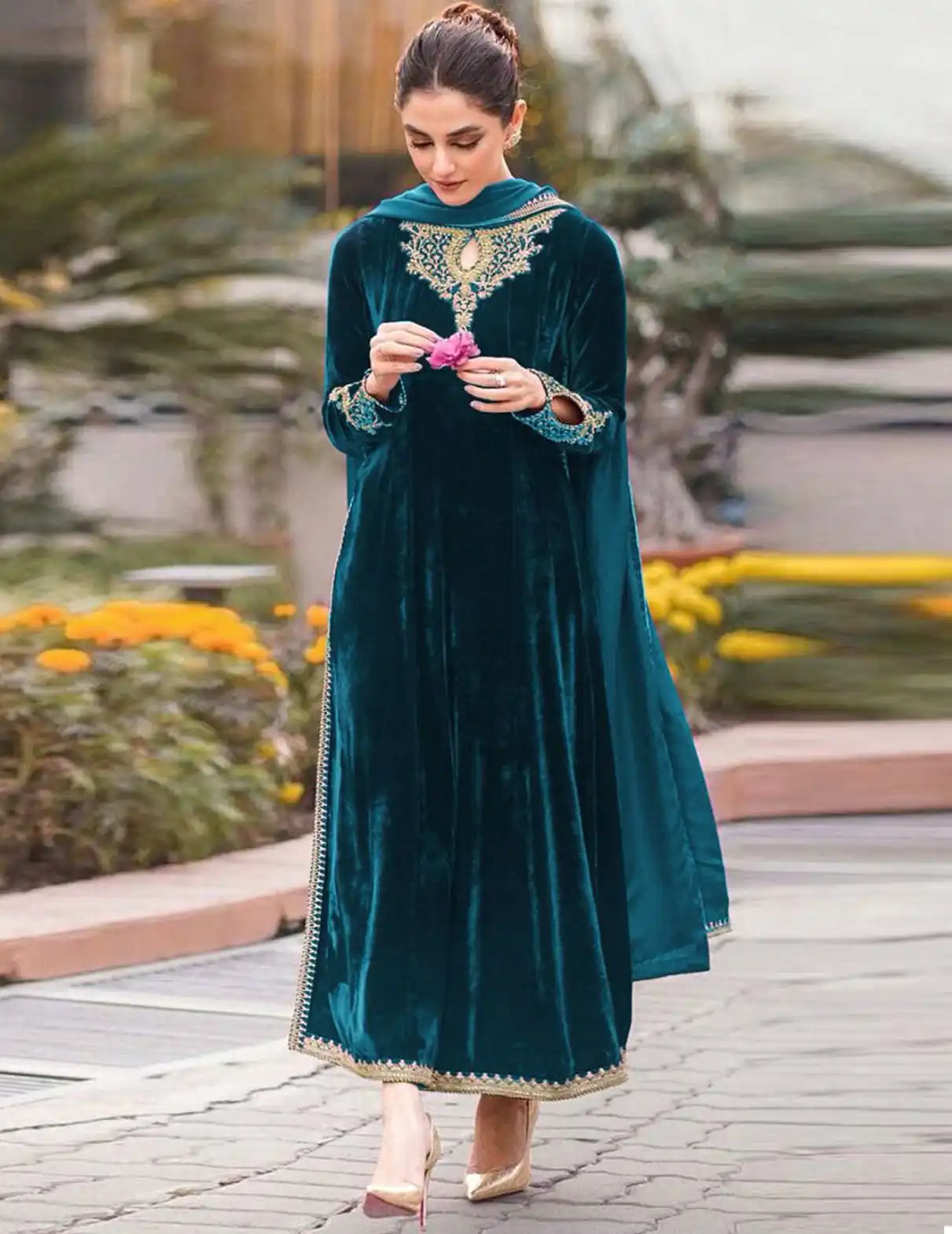 VE Pakistani 1059 Velvet Wholesale Readymade Suit Catalog