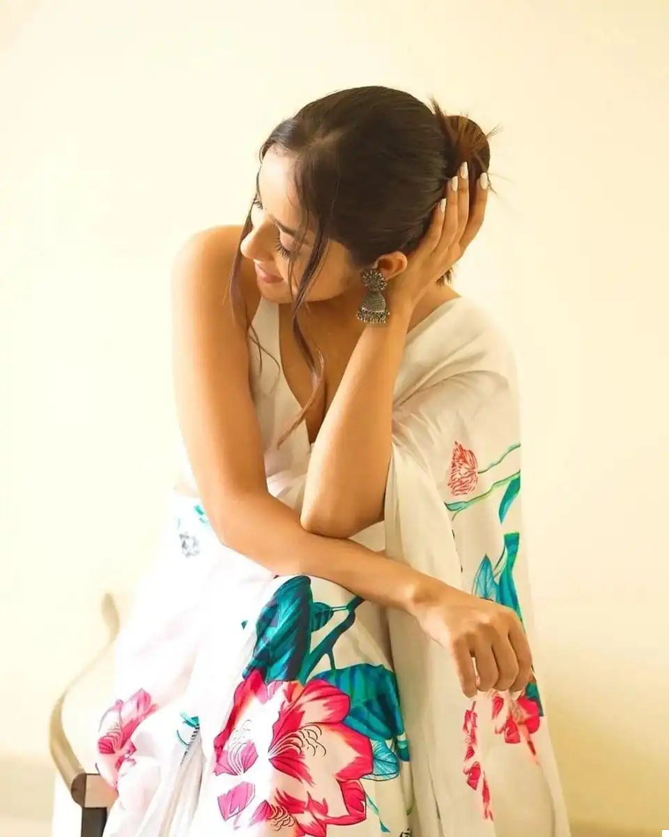 Vardan Ethnic White Glory Beautiful Satin Silk Wholesale Fancy Sarees - Image 3