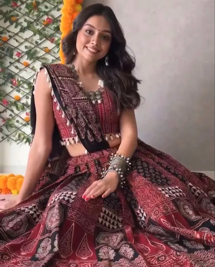 Nv 21 Beautiful Maslin Silk Wholesale Navaratri Lehenga Choli Collection