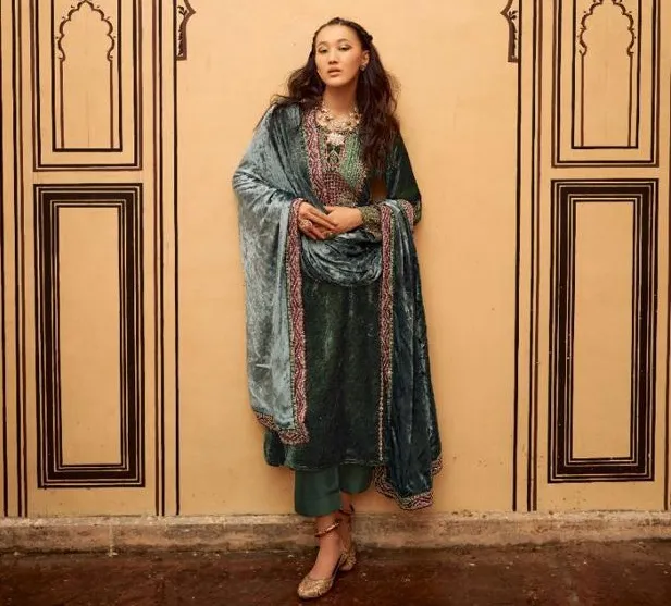 Aiqa Sitaray Pure Velvet Wholesale Winter Collection