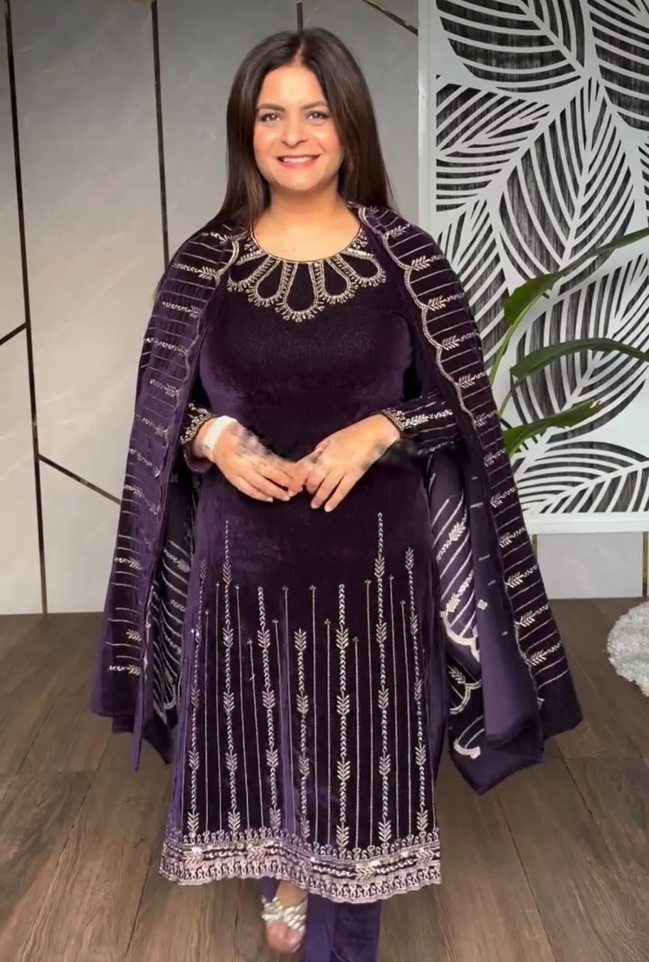 Vardan Ethnic SRK-5211 Heavy Viscose Velvet Wholesale Designer Readymade Winter Collection