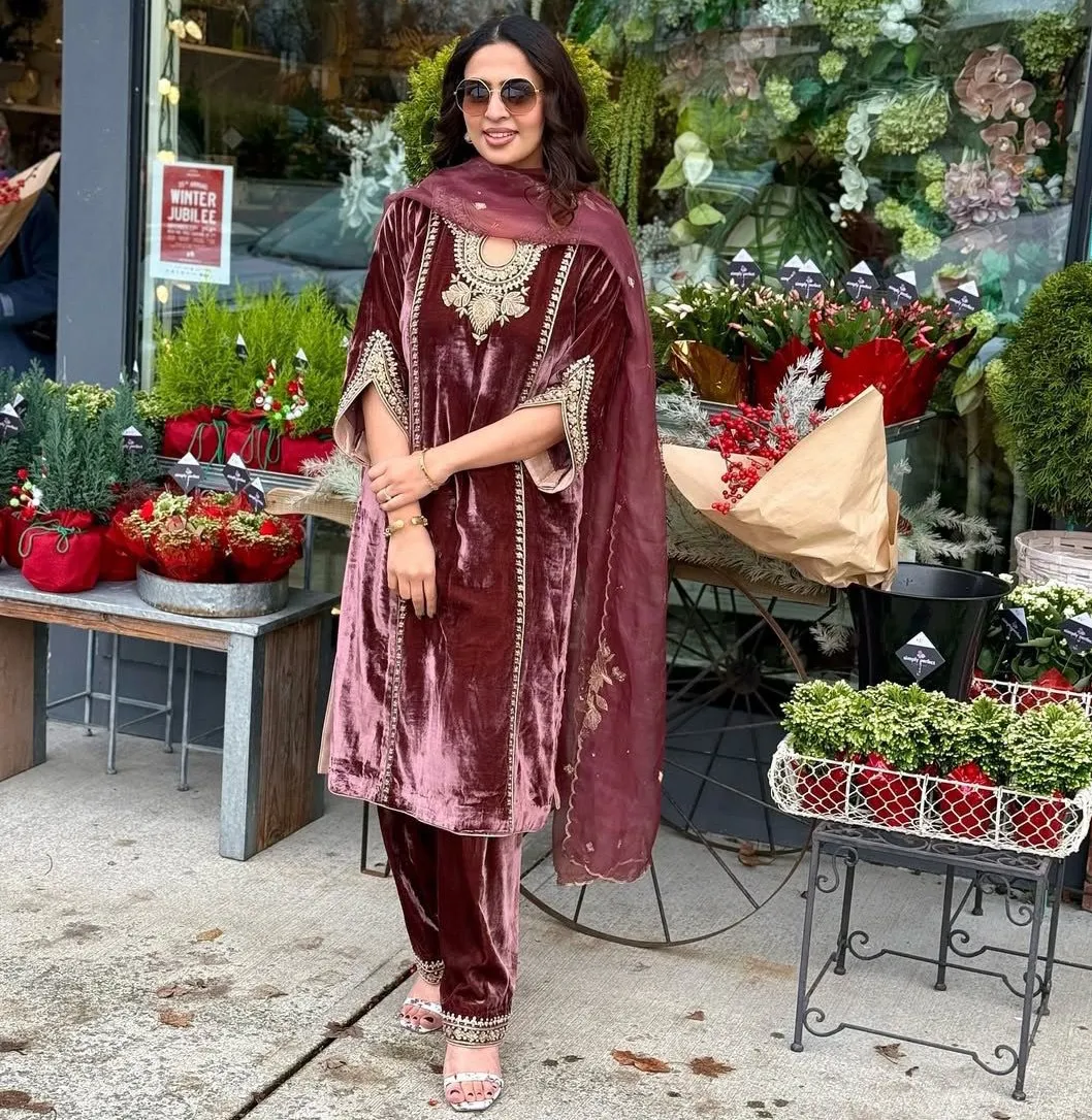 Vardan Ethnic SSR-398 Heavy Viscose Velvet Wholesale Designer Readymade Winter Collection