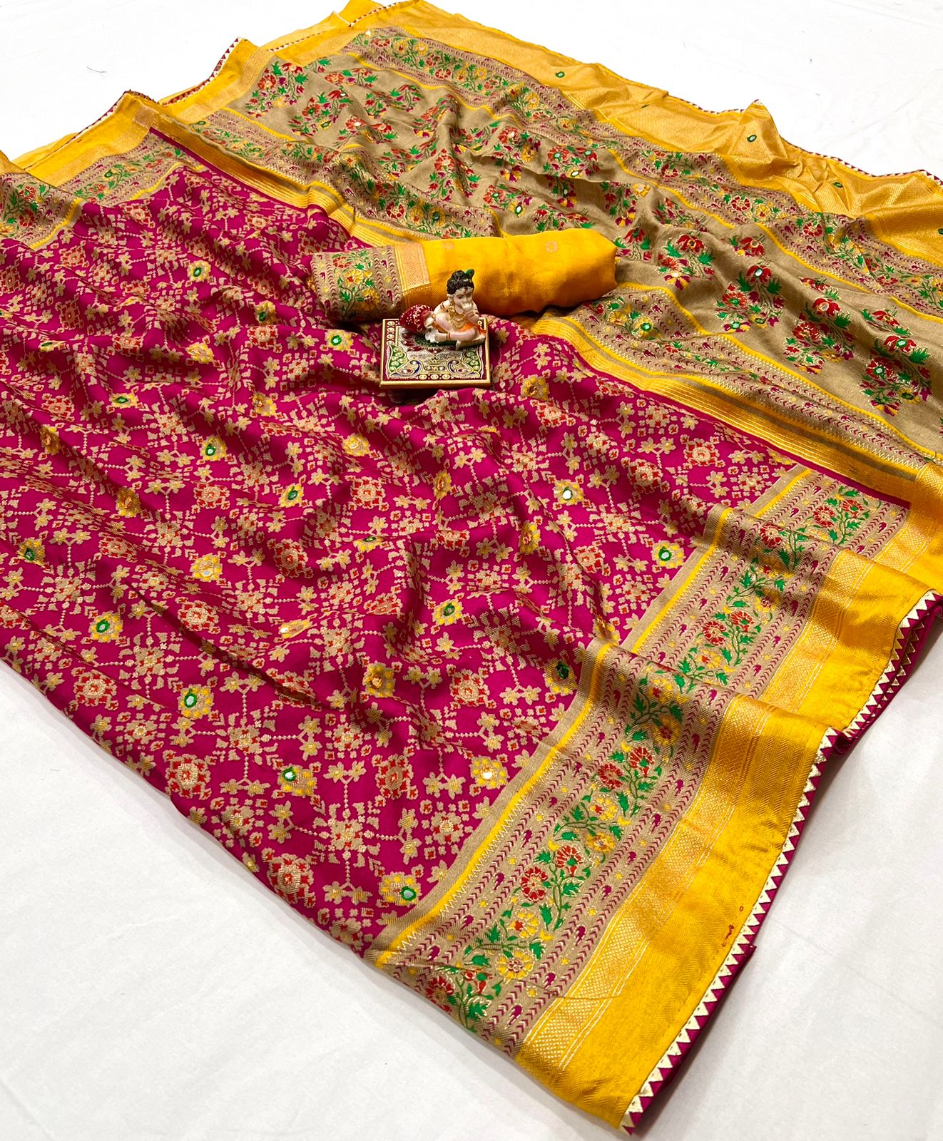 Vardan Ethnic Soft Pashmina Silk With Patola Border Printed Saree Collection (3)