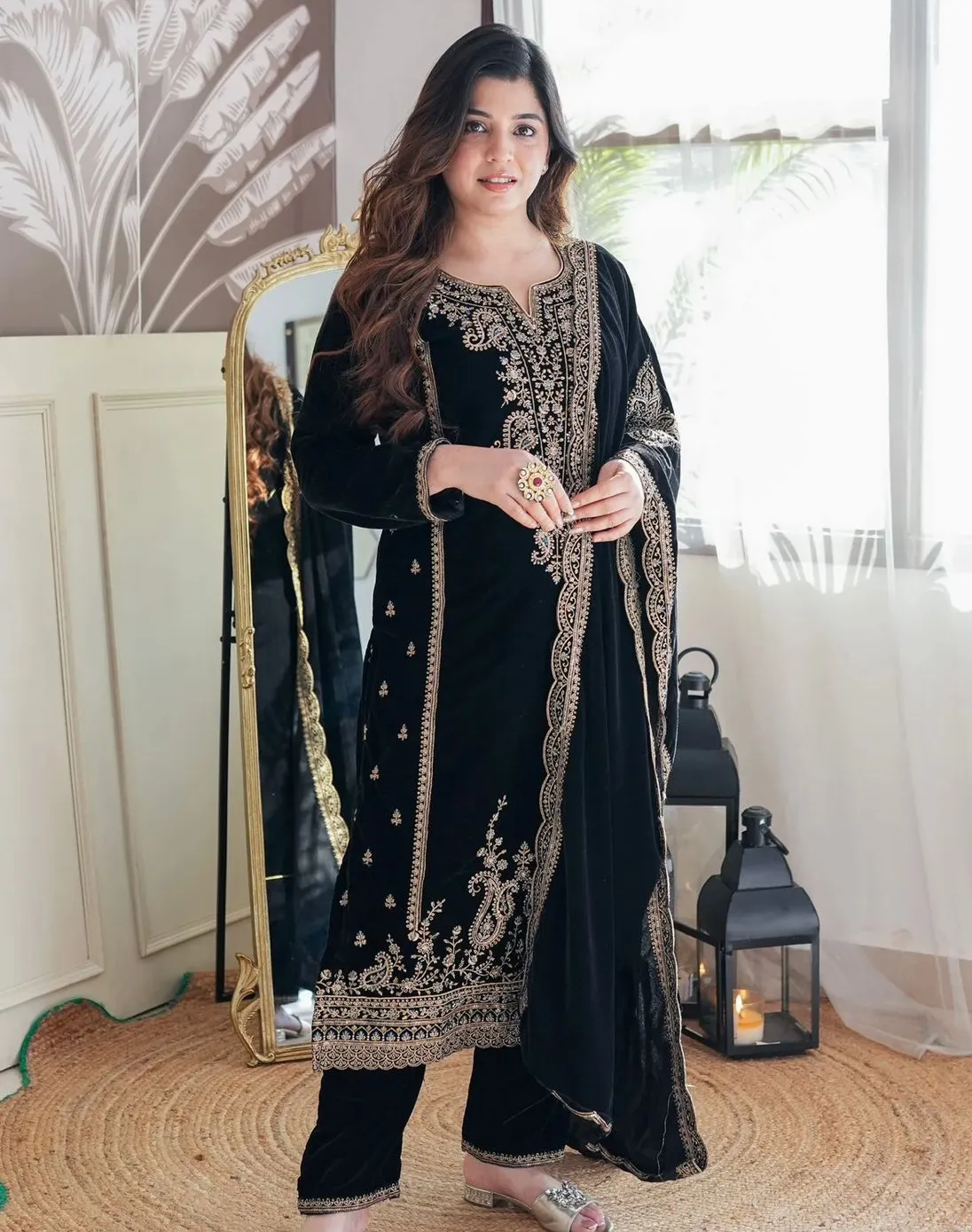 SSR-499 Heavy Viscose Velvetk Wholesale Readymade Winter Collection