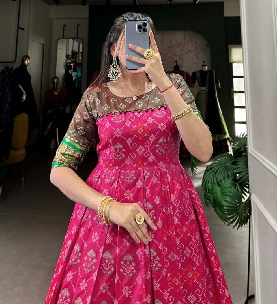 Vardan Lnb Jacquard Silk Wholesale Kanjivaram Gown Catalog