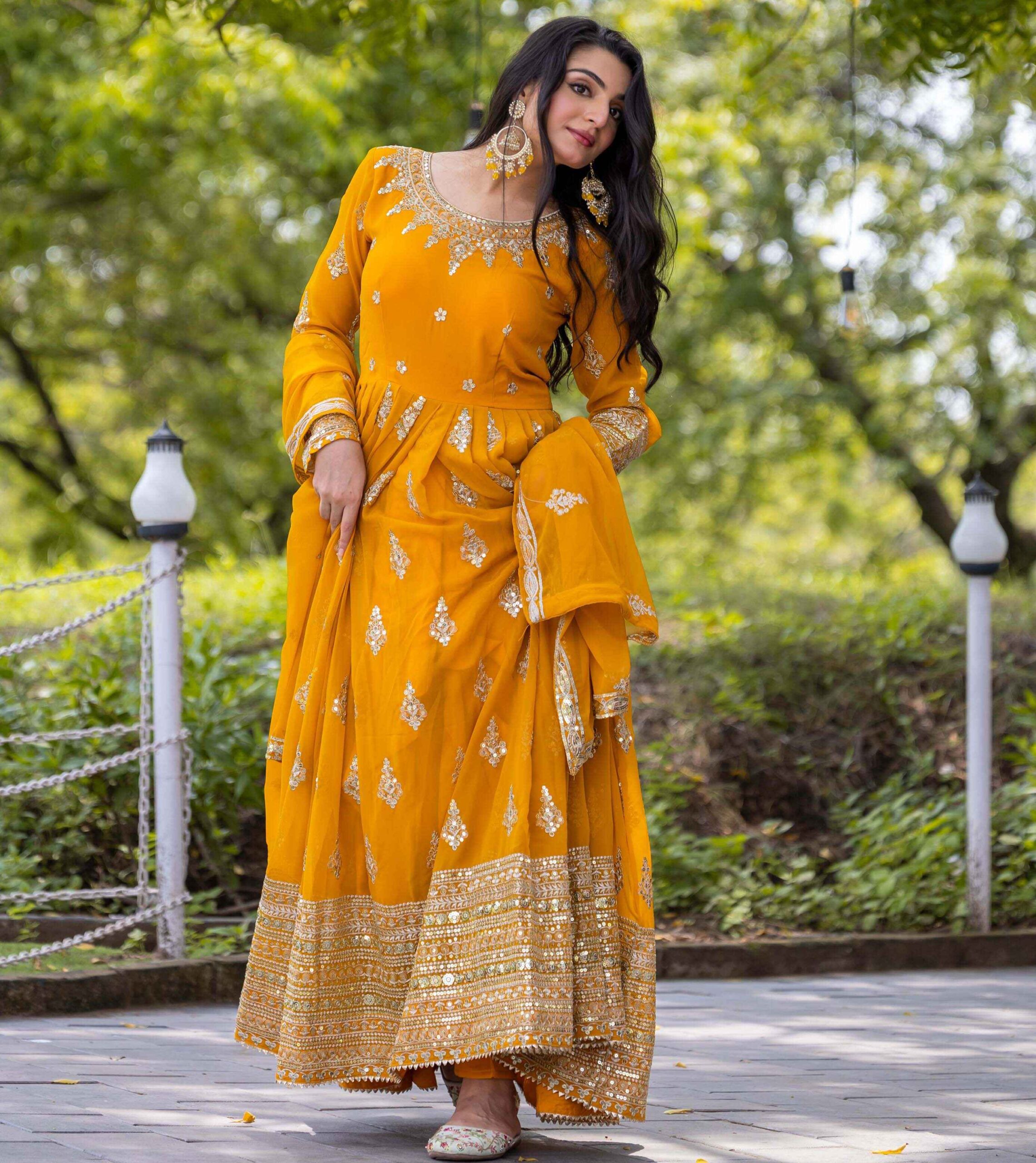 Vardan Ethnic Ssr-5004 Heavy Faux Georgette Wholesale Pakistani Readymade Eid Collection