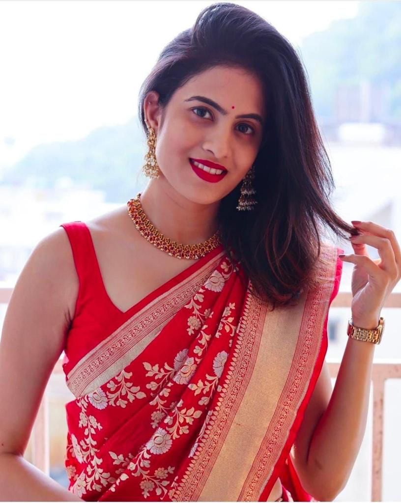 Vardan Ethnic Soft With Rich Pallu Lichi Silk Saree Collection - Image 4