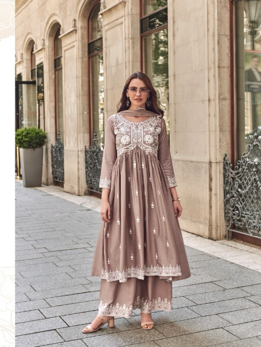 Vamika Lakhnavi Vol-8 White Wholesale Readymade Salwar Suit - Image 3