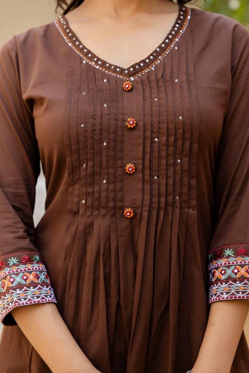 Vardan Naisha K 99 Wholesale Cotton Kurti With Bottom Dupatta - Image 6