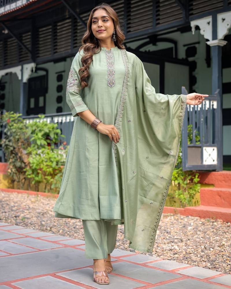 Vardan Navya Kurti 106 Wholesale Muslin Silk Kurti Bottom With Dupatta - Image 2