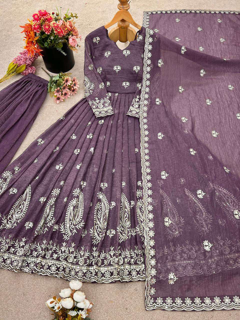 Vardan SRK-5283 Wholesale Silk Readymade Gown Suit Collection - Image 3