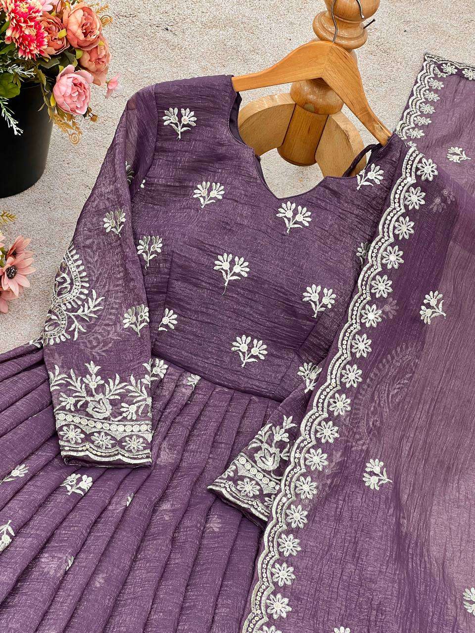 Vardan SRK-5283 Wholesale Silk Readymade Gown Suit Collection - Image 4