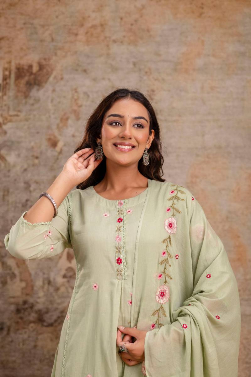 Vardan Ethnic Naisha K 155 Wholesale Mulmul Kurti Bottom With Dupatta - Image 2