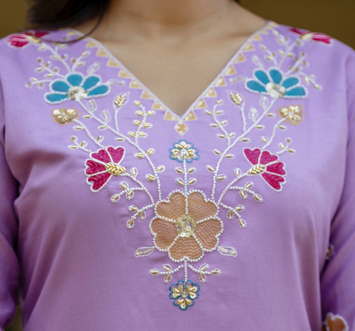 HR 27 Viscose Gadhwal Embroidered Premium Kurti Set - Image 4