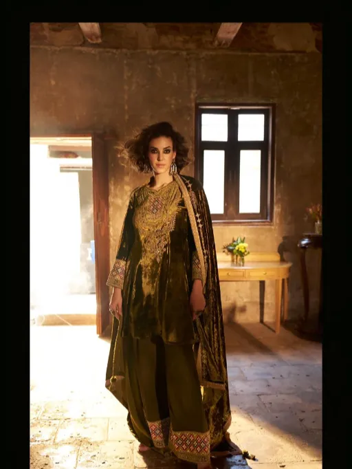 Aiqa Shuijing Wholesale Viscose Velvet Handwork Salwar Kameez Catalog - Image 5