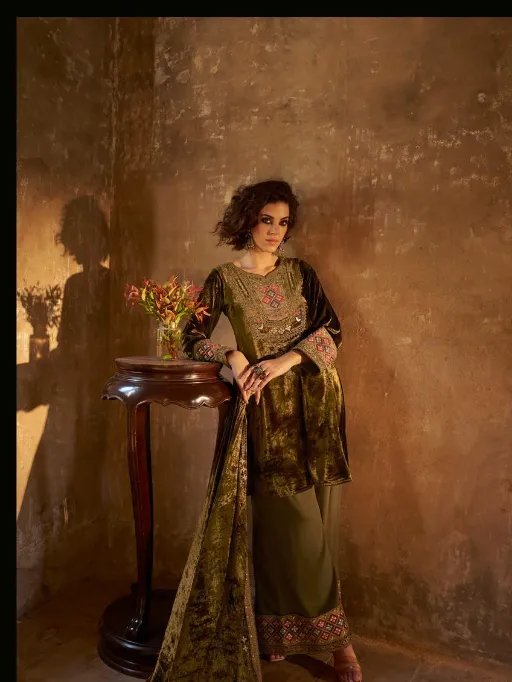 Aiqa Shuijing Wholesale Viscose Velvet Handwork Salwar Kameez Catalog - Image 7