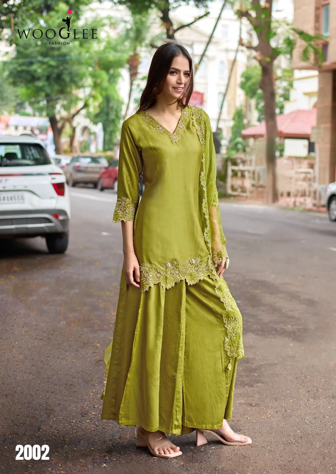 Wooglee Shabnam Gajji Silk Threadwork Kurti Pant And Dupatta Set - Image 5