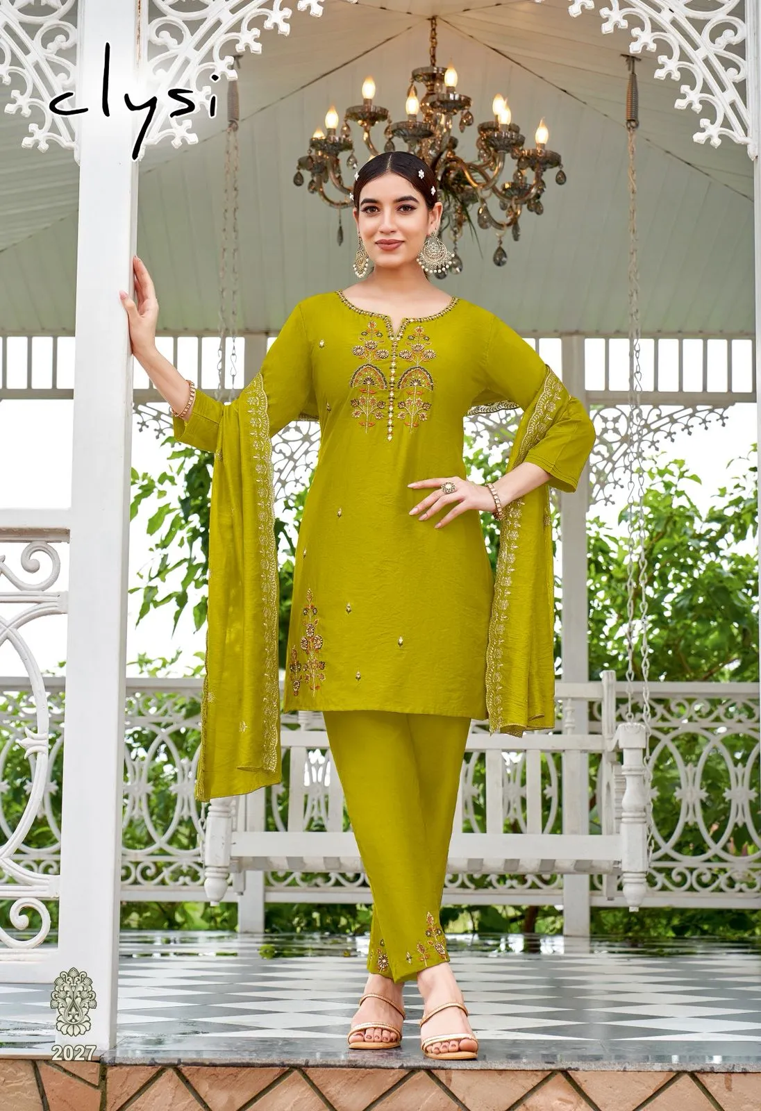 Clysi Myraah Gadhval Thread Work Kurti Pant And Dupatta Set