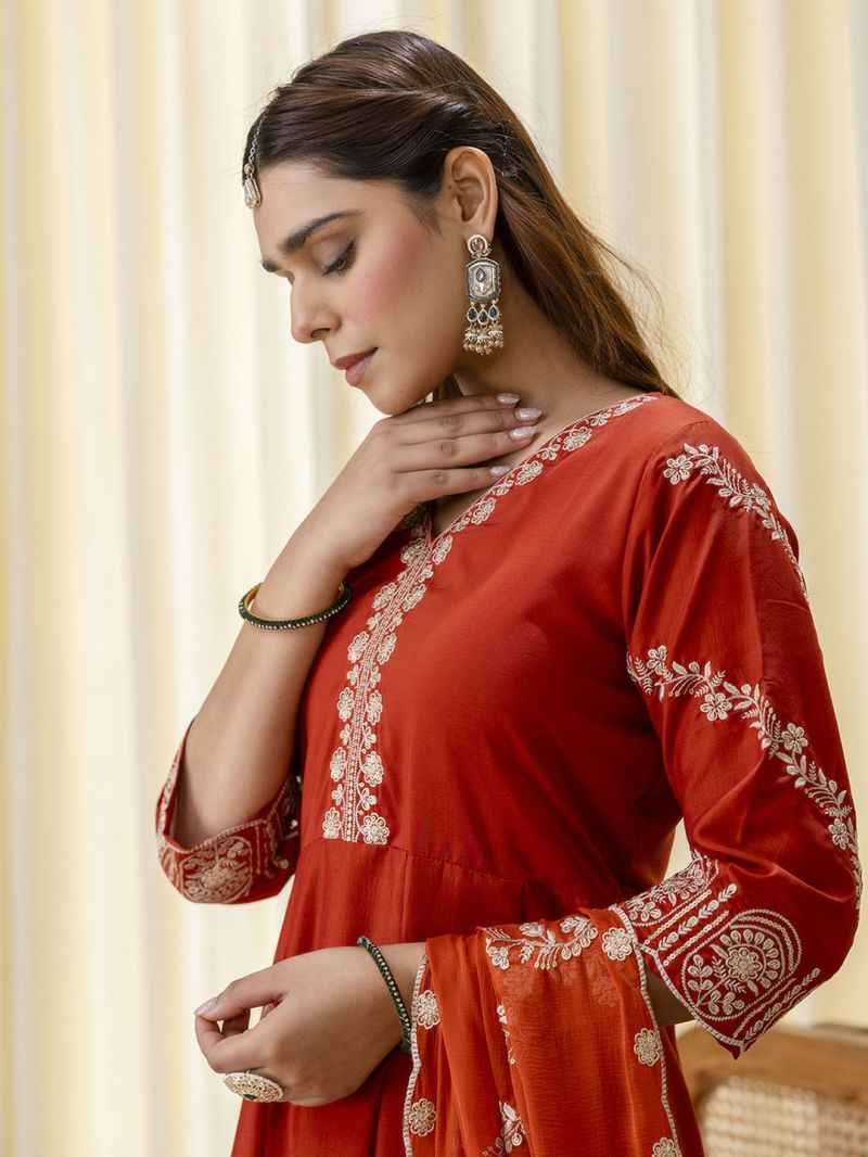 Vp 9827 Silk Blend Embroidered Kurti Pent With Dupatta Set — Wholesale Kurti Pant Set, Vardan Ethnic wholesale from Surat — view 3