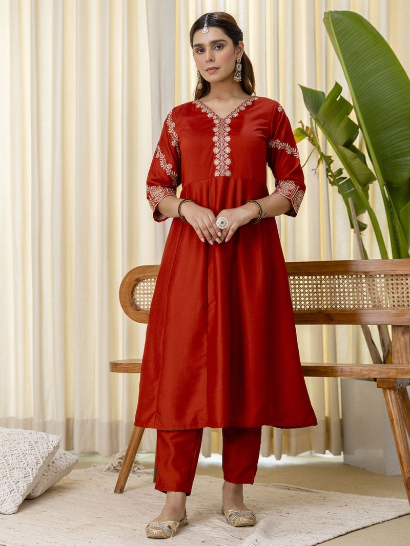 Vp 9827 Silk Blend Embroidered Kurti Pent With Dupatta Set — Wholesale Kurti Pant Set, Vardan Ethnic wholesale from Surat — view 4