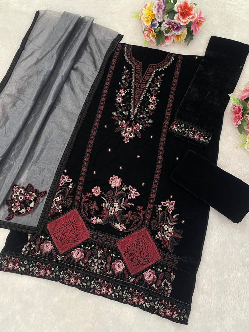 Mah E Rooh 4226 Velvet Embroidered Sequence Work Salwar Kameez Catalog 5956 — Wholesale Salwar Kameez, Vardan Ethnic wholesale from Surat — view 5