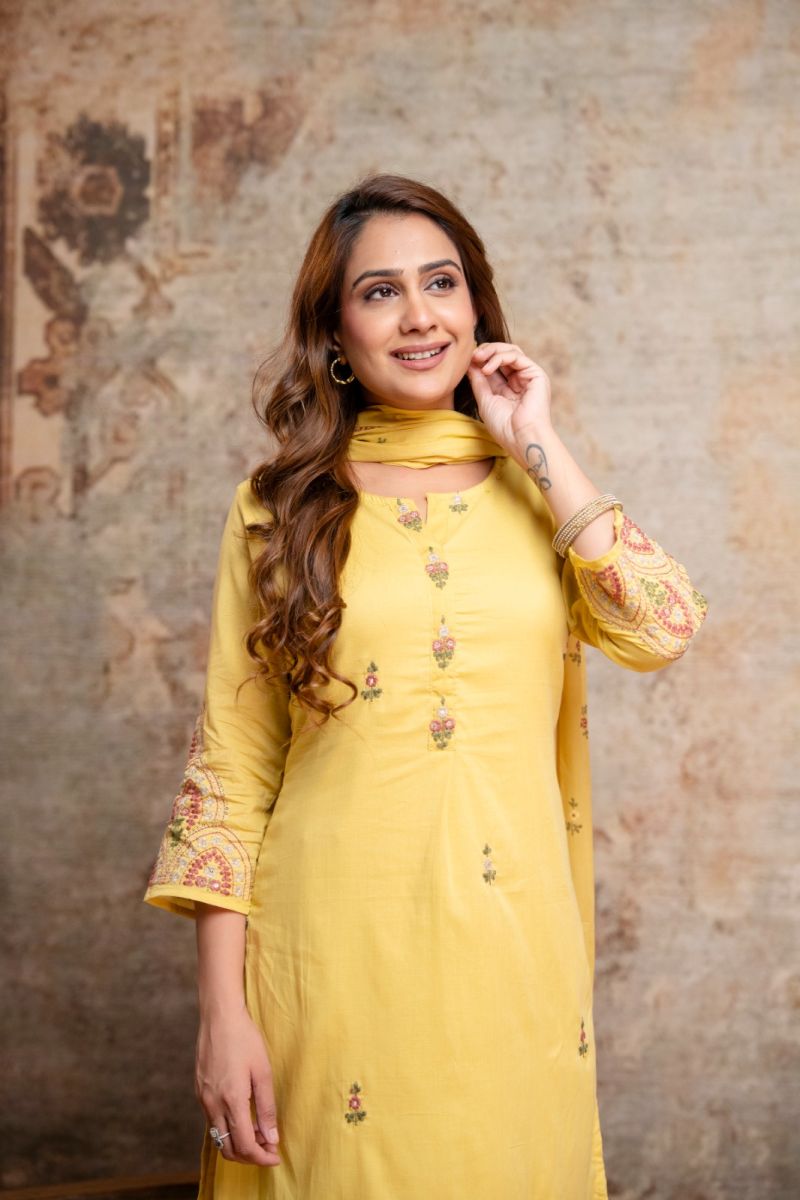 Naisha K 1136 Mul Cotton Embroidered Kurti With Bottom Dupatta Set