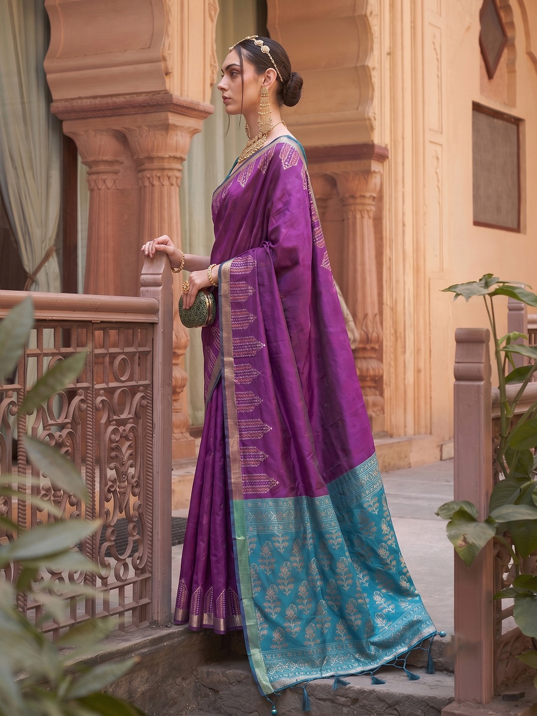 Astita Dola Silk Traditional Zari Woven Silk Saree with Silk Blouse — Saree, Vardan Ethnic wholesale from Surat — view 9