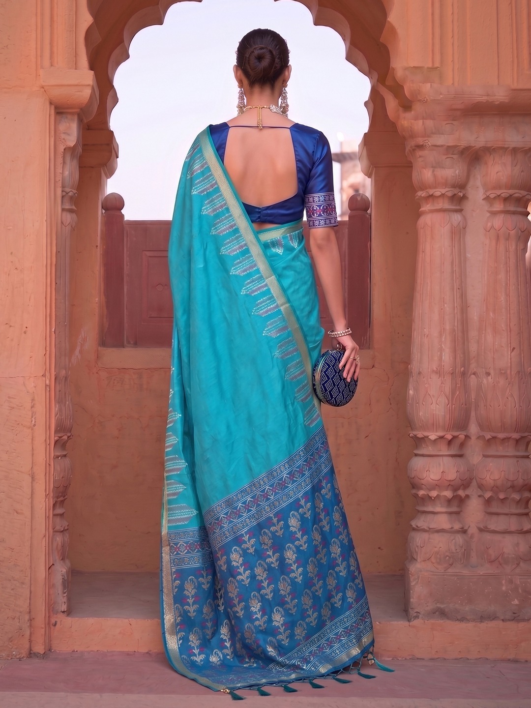 Astita Dola Silk Traditional Zari Woven Silk Saree with Silk Blouse — Saree, Vardan Ethnic wholesale from Surat — view 10