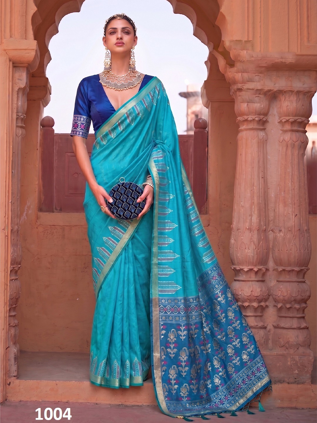 Astita Dola Silk Traditional Zari Woven Silk Saree with Silk Blouse — Saree, Vardan Ethnic wholesale from Surat — view 11