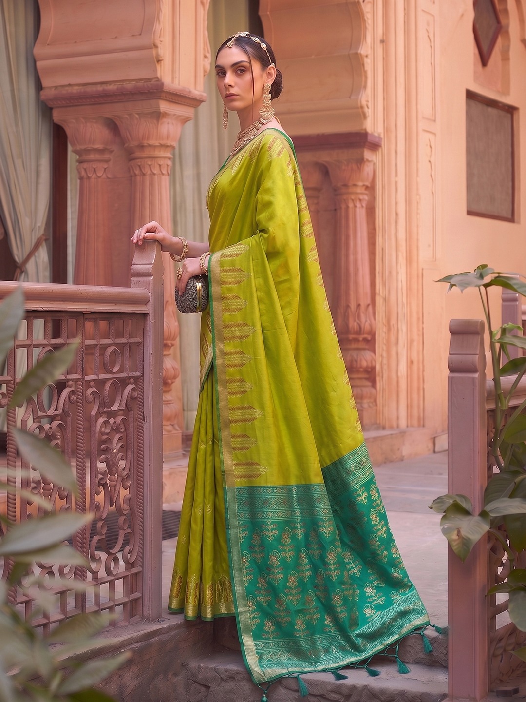 Astita Dola Silk Traditional Zari Woven Silk Saree with Silk Blouse — Saree, Vardan Ethnic wholesale from Surat — view 2
