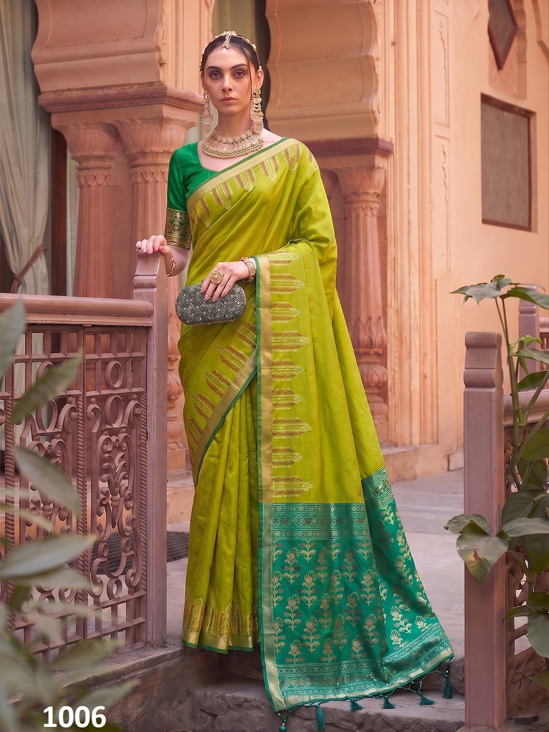 Astita Dola Silk Traditional Zari Woven Silk Saree with Silk Blouse — Saree, Vardan Ethnic wholesale from Surat — view 3