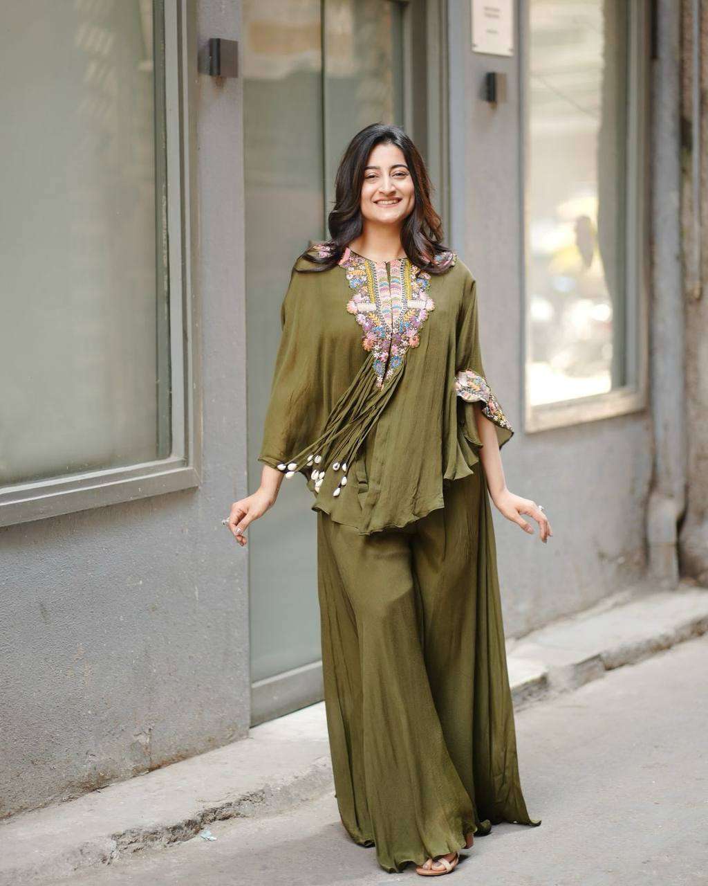 Be 349 Three Piece Indo Western Wear Catalog — Indo Western, Vardan Ethnic wholesale from Surat — view 4