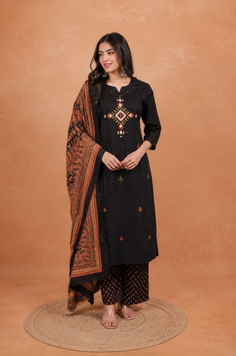 Naisha K 1181 Dhabu Cotton Heavy Hand Work Kurti With Bottom Dupatta Catalog — Wholesale Kurtis, Vardan Ethnic wholesale from Surat — view 4