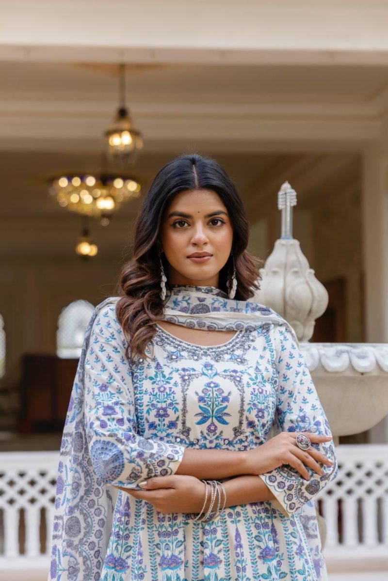 Vani Vol 5 Cotton Discharge Print Hand Work Anarkali Kurti With Bottom Dupatta Set — Wholesale Kurtis, Vardan Ethnic wholesale from Surat — view 6