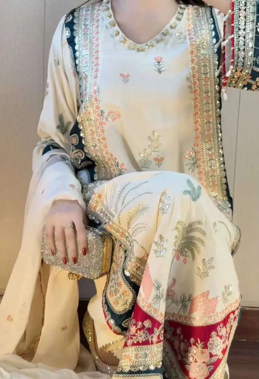 LG 2141 Silk Beautiful Designer Kaftan With Pant And Dupatta Set — Wholesale Kurtis, Vardan Ethnic wholesale from Surat — Photo 3