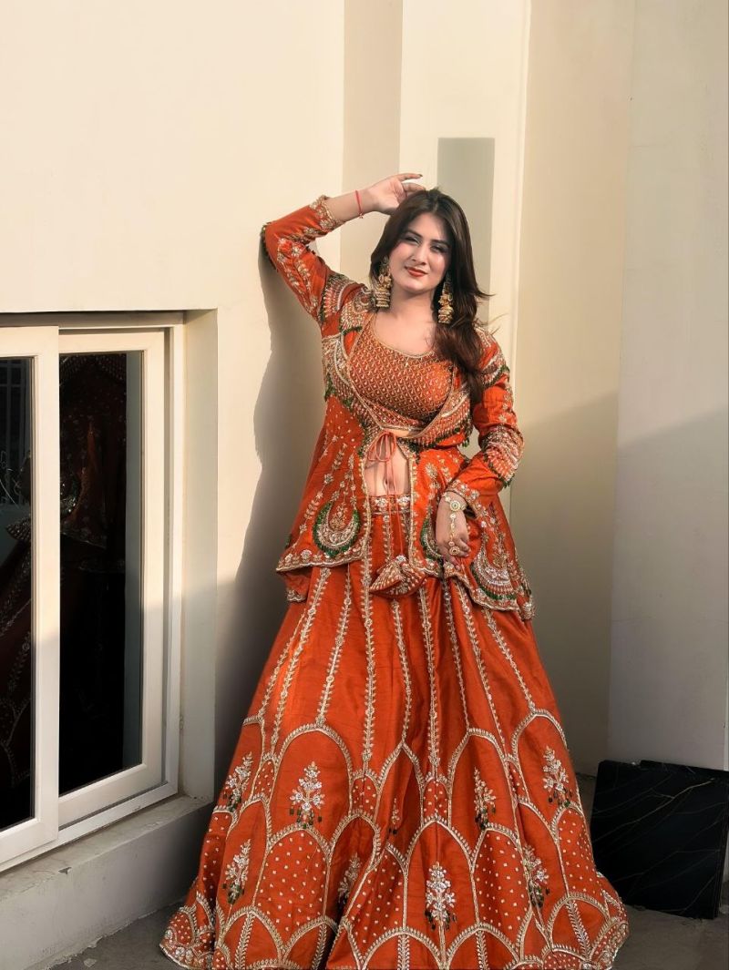 Bt 7165 Heavy Crepe Silk Designer Lehenga Choli With Koti — Wholesale Lehenga, Vardan Ethnic wholesale from Surat — Photo 4