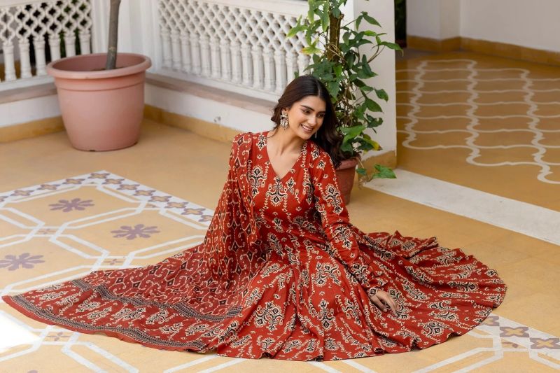 Dhruvi 531 Viscose Anarkali Printed Kurti With Bottom Dupatta Catalog — Wholesale Kurtis, Vardan Ethnic wholesale from Surat — view 4