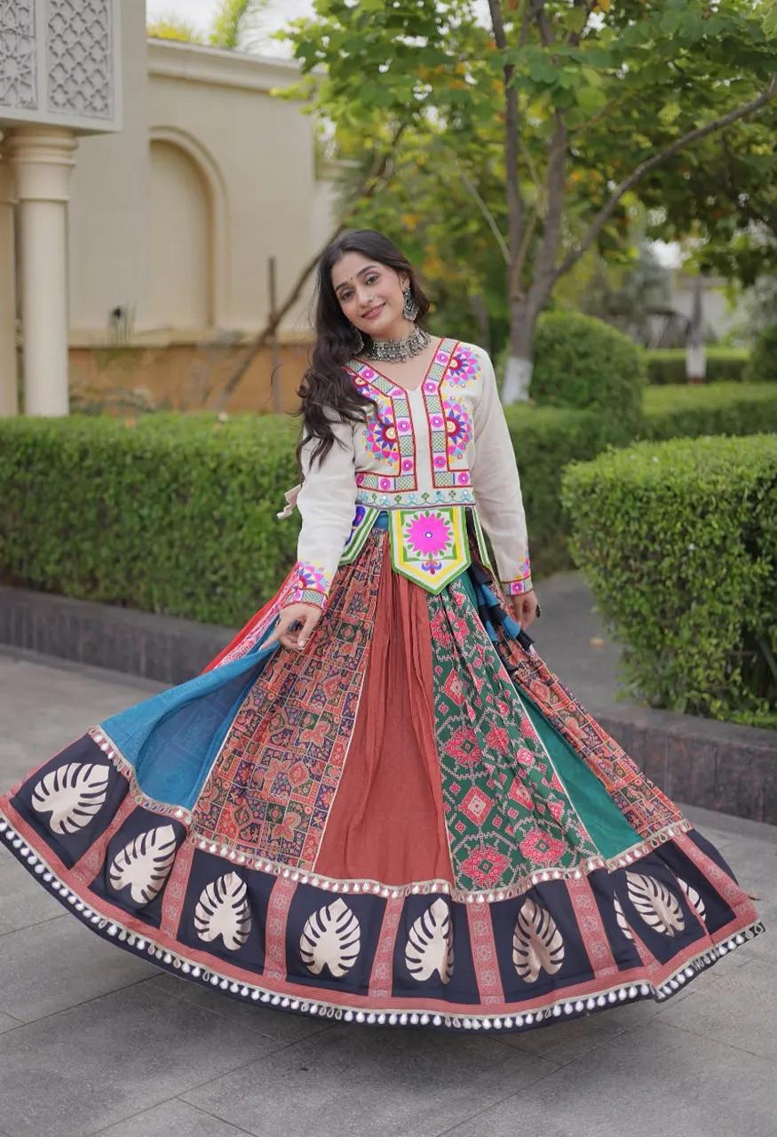 Cotton Lehenga Blouse Dupatta Set with Gota Real Mirror Lace Kutchi Gamthi Embroidery — Wholesale Lehenga, Vardan Ethnic wholesale from Surat — Photo 5