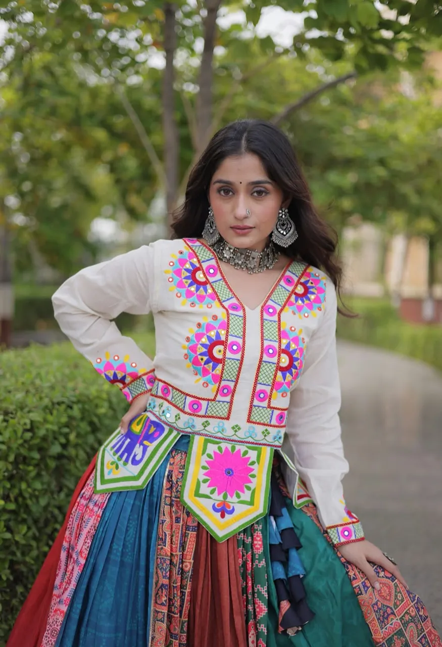 Cotton Lehenga Blouse Dupatta Set with Gota Real Mirror Lace Kutchi Gamthi Embroidery — Wholesale Lehenga, Vardan Ethnic wholesale from Surat — Photo 7